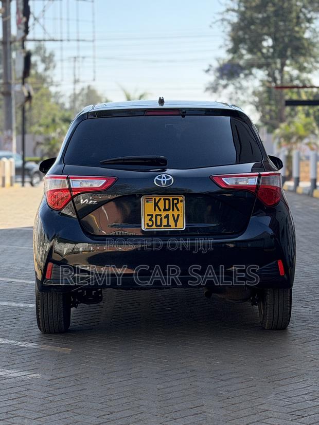 Toyota Vitz 2017 Burgundy