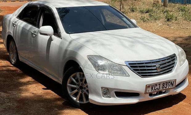 Toyota Crown 2010 White