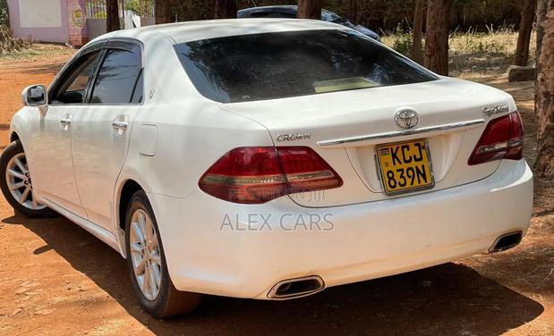 Toyota Crown 2010 White