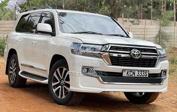 Toyota Land Cruiser 2010 White
