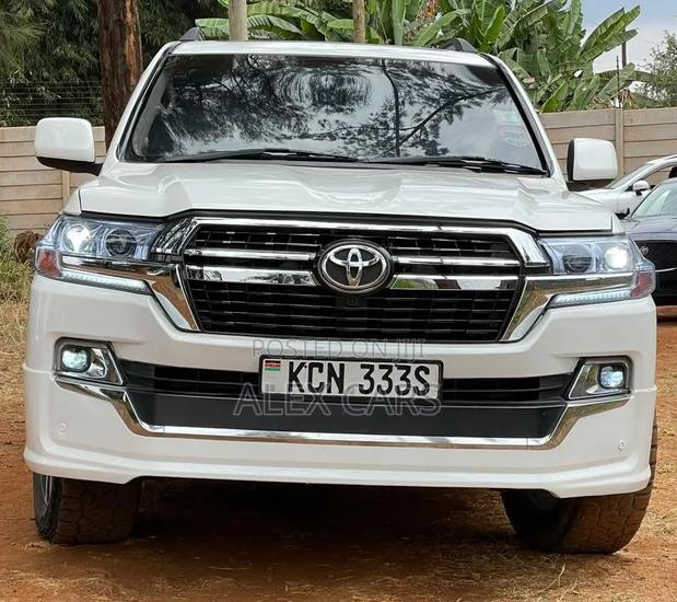 Toyota Land Cruiser 2010 White
