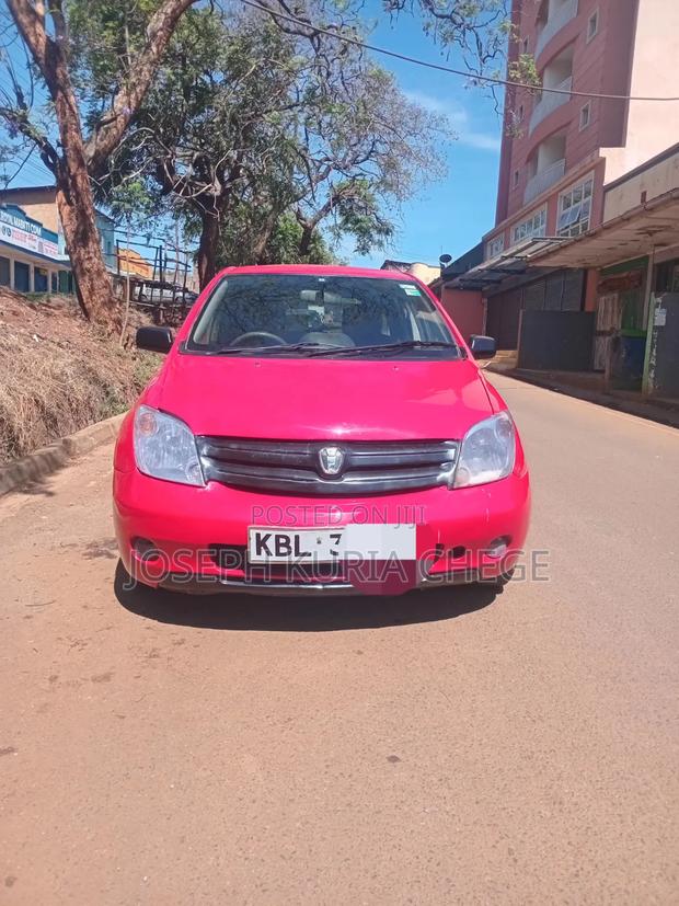 Toyota IST 2004 Maroon