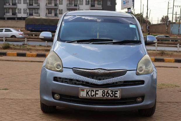 Toyota Ractis 2008 Blue