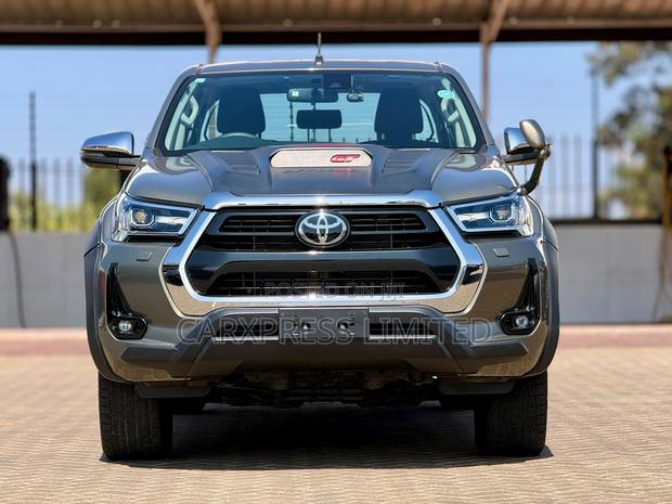 Toyota Hilux 2021 Green