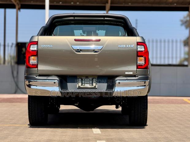 Toyota Hilux 2021 Green