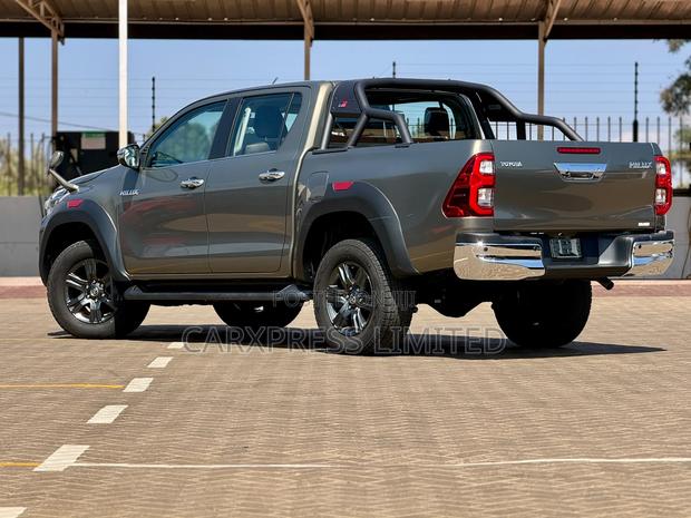 Toyota Hilux 2021 Green