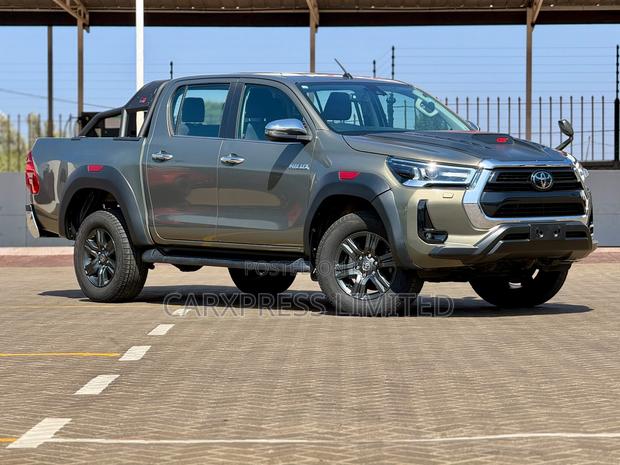 Toyota Hilux 2021 Green