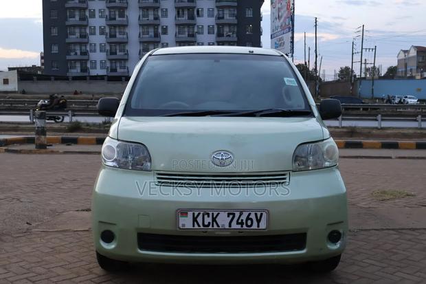 Toyota Porte 2009 Green