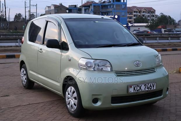 Toyota Porte 2009 Green