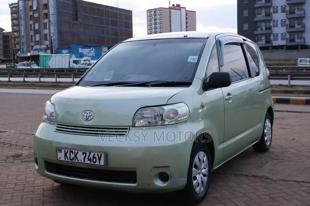Toyota Porte 2009 Green