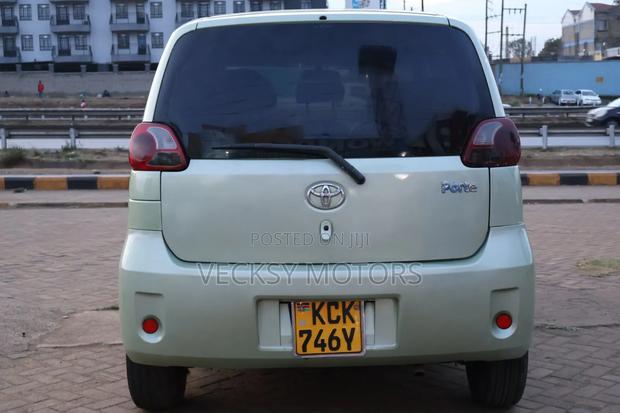 Toyota Porte 2009 Green