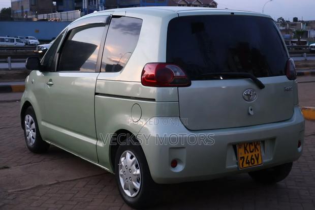 Toyota Porte 2009 Green