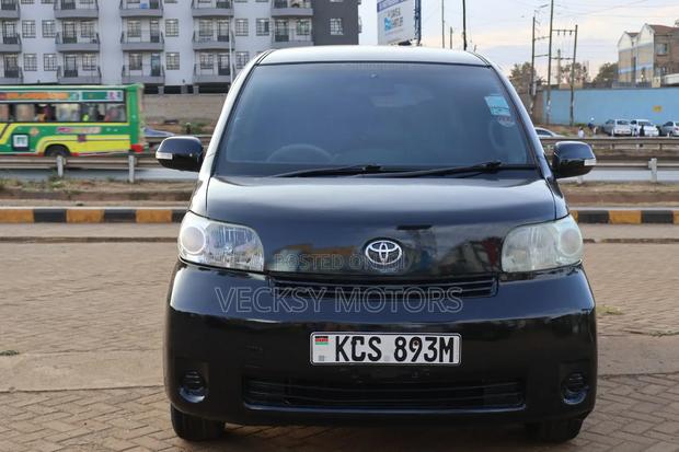 Toyota Porte 2011 Black