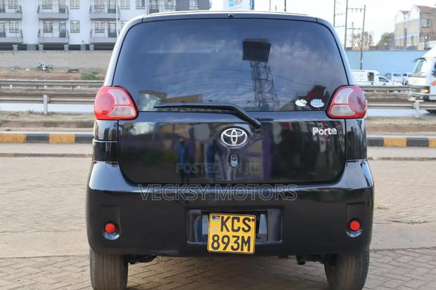 Toyota Porte 2011 Black