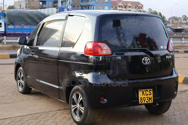 Toyota Porte 2011 Black