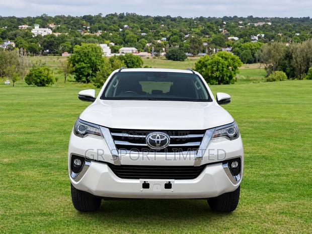 Toyota Fortuner 2.8 D AWD 2019 White