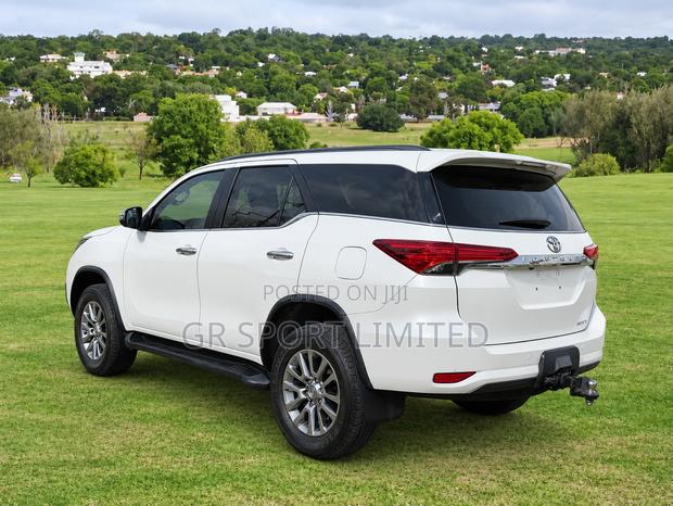 Toyota Fortuner 2.8 D AWD 2019 White
