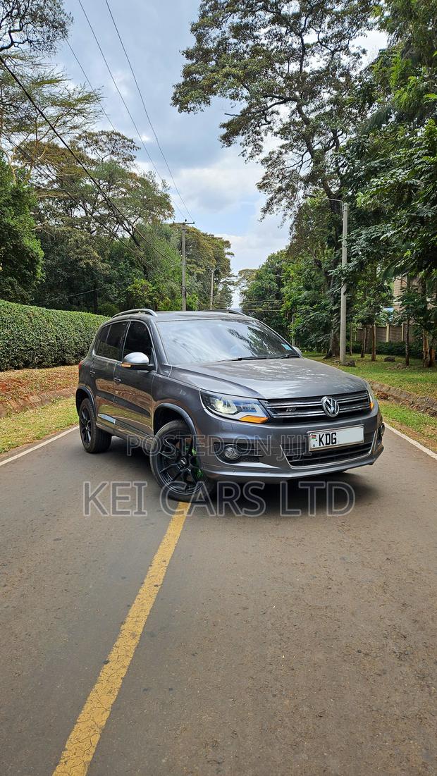 Volkswagen Tiguan R-Line 4Motion 4dr SUV AWD (2.0L 4cyl Turbo 6A) 2014
