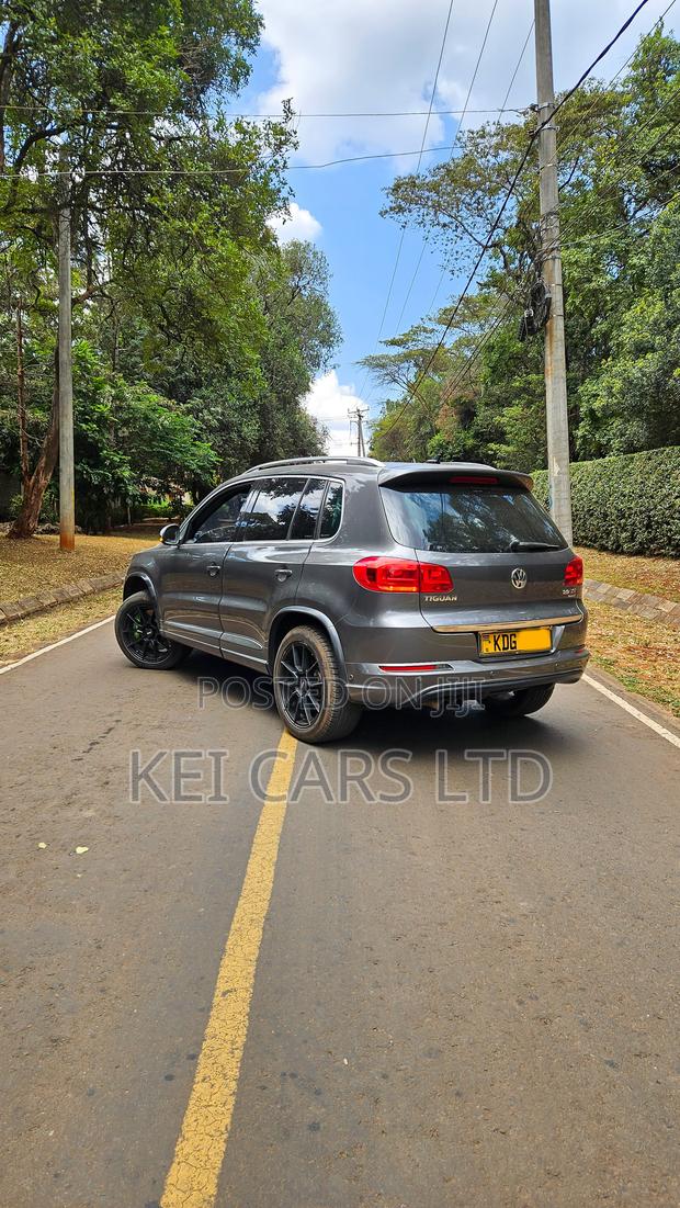 Volkswagen Tiguan R-Line 4Motion 4dr SUV AWD (2.0L 4cyl Turbo 6A) 2014