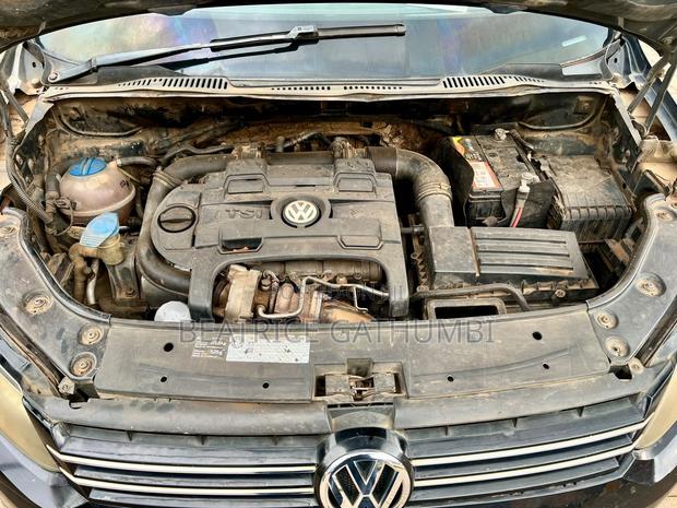 Volkswagen Touran 2011 Black