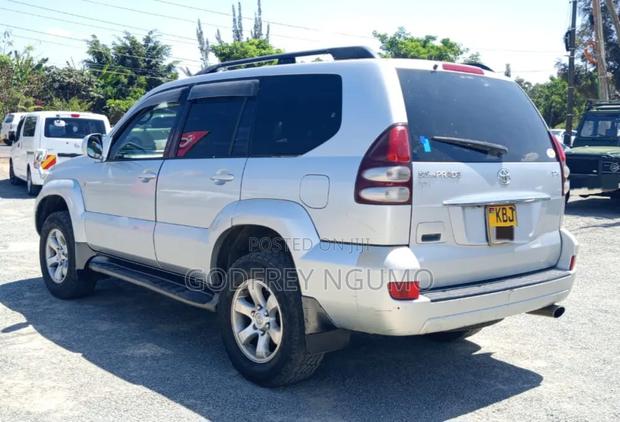 Toyota Land Cruiser Prado 2002 Silver