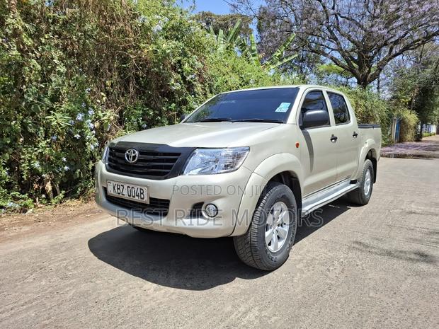 Toyota Hilux 2014 Teal
