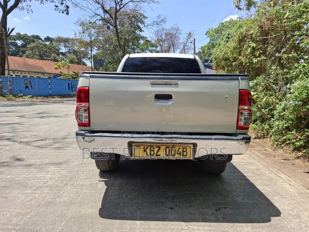 Toyota Hilux 2014 Teal