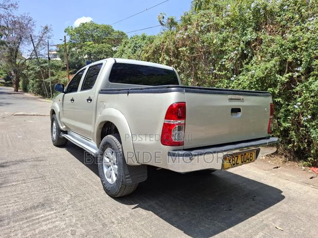 Toyota Hilux 2014 Teal