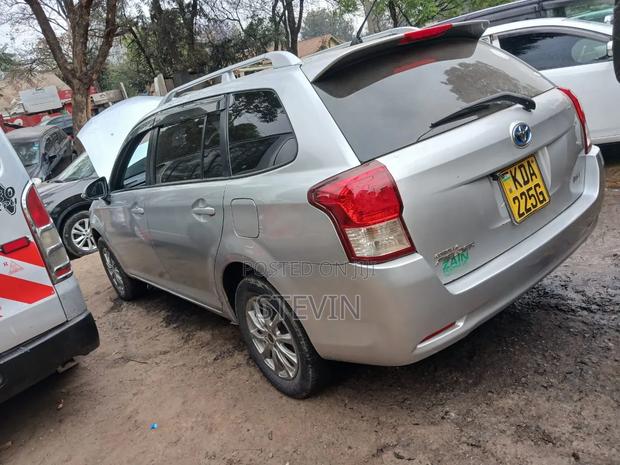 Toyota Corolla Fielder 2015 Silver