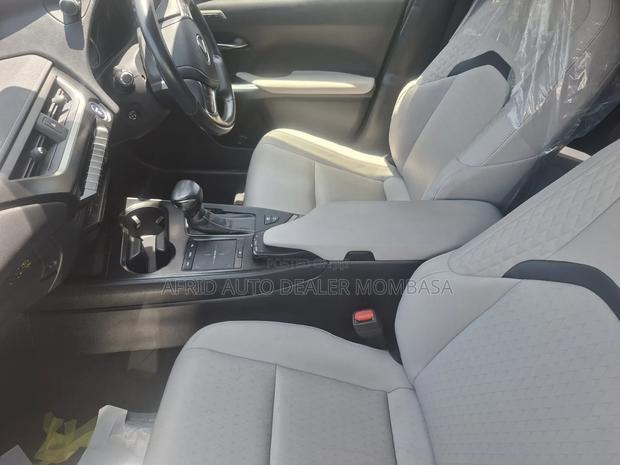 Lexus UX 250h 2019 Orange