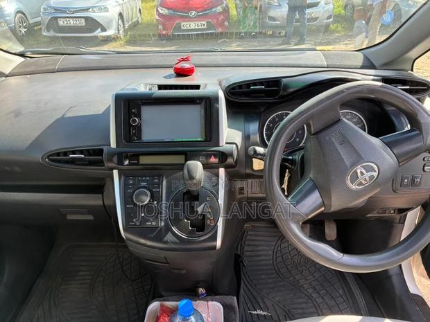 Toyota Wish 2010 Pearl