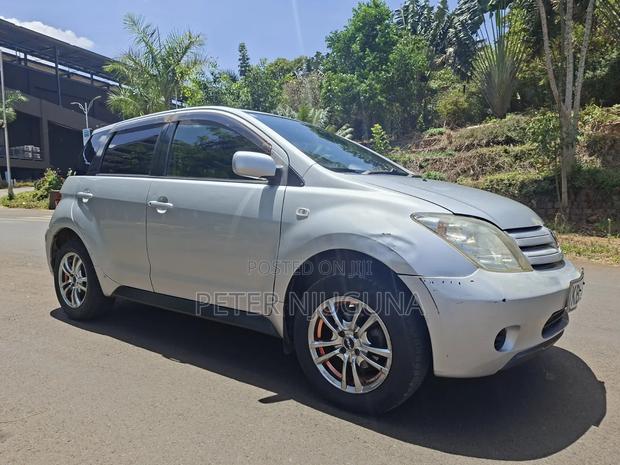 Toyota IST 2004 Silver