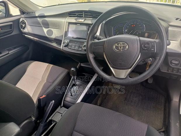 Toyota Corolla Fielder 1.5 Hybrid FWD 2019 White