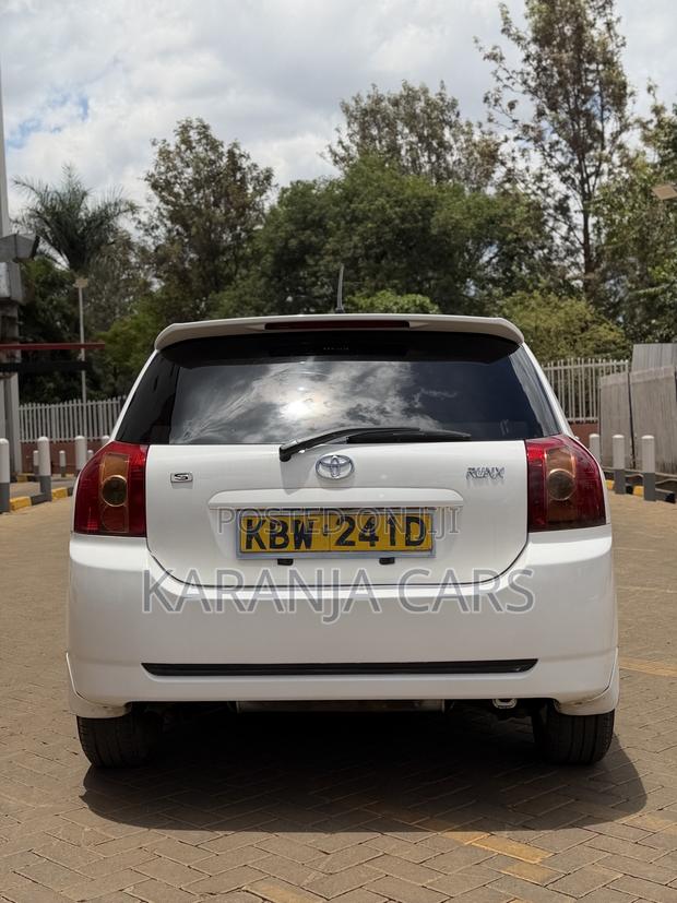 Toyota Corolla RunX 2006 White