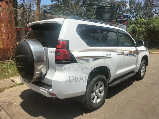 Toyota Land Cruiser Prado 2012 White