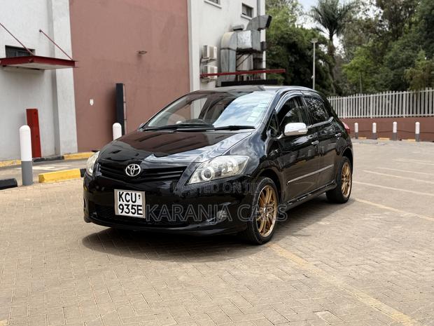 Toyota Auris 2012 Black