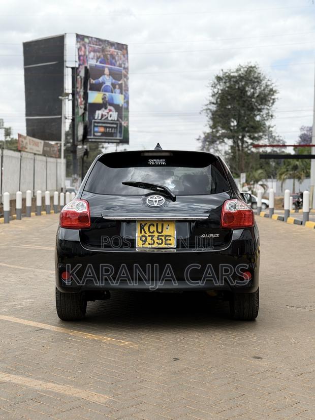 Toyota Auris 2012 Black