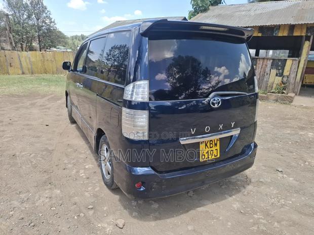 Toyota Voxy X 2WD 8-Seater 2006 Blue