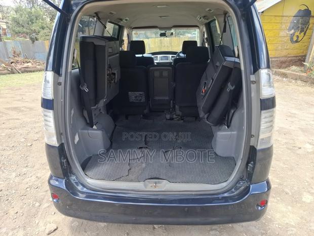 Toyota Voxy X 2WD 8-Seater 2006 Blue