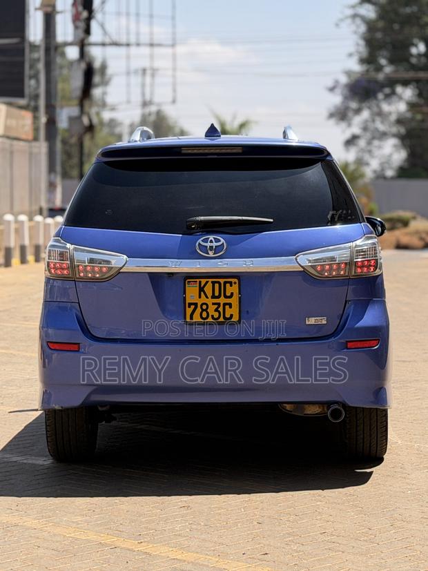 Toyota Wish 2014 Blue