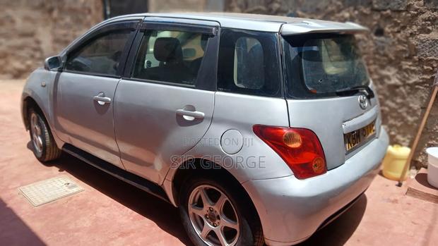 Toyota IST 2003 Silver