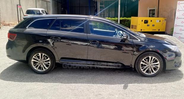 Toyota Avensis 2017 Black