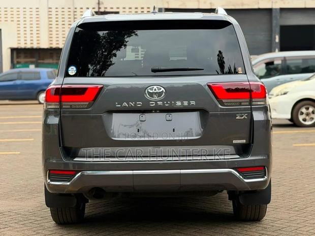 Toyota Land Cruiser LC300 2023 Gray
