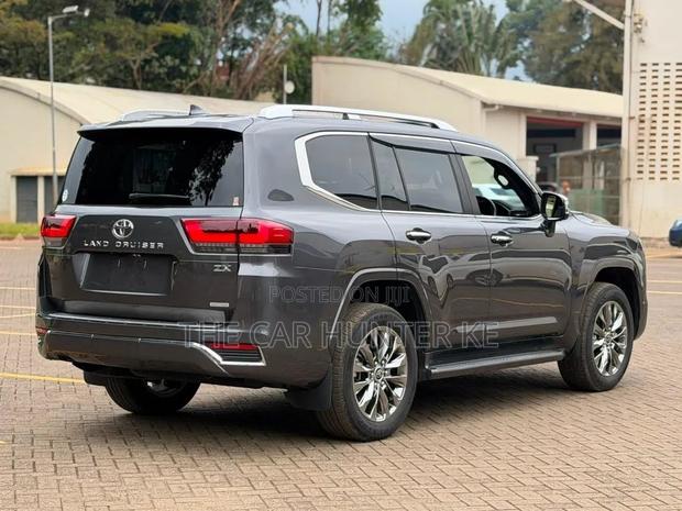 Toyota Land Cruiser LC300 2023 Gray