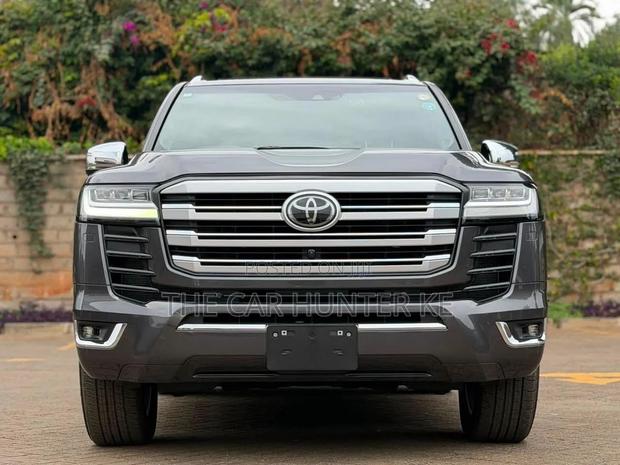 Toyota Land Cruiser LC300 2023 Gray