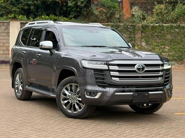 Toyota Land Cruiser LC300 2023 Gray