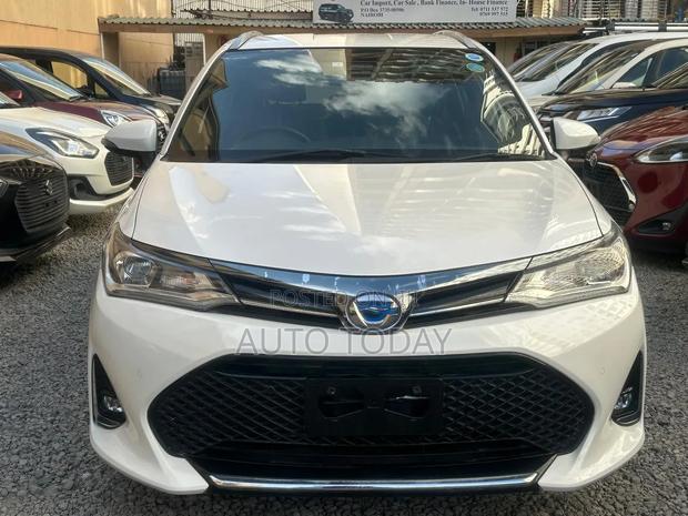 Toyota Corolla Fielder 1.5 Hybrid FWD 2018 White