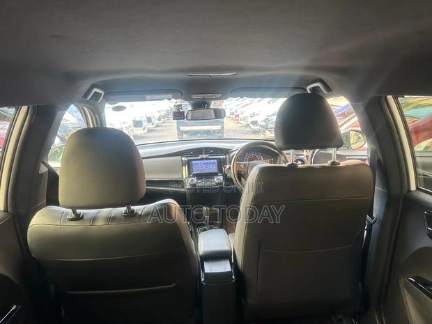 Toyota Corolla Fielder 1.5 Hybrid FWD 2018 White