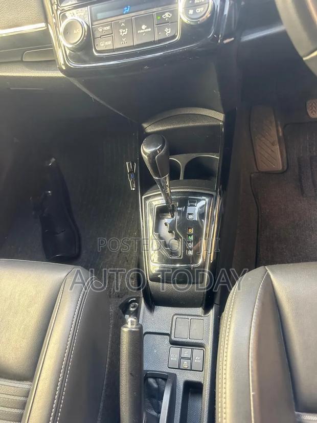Toyota Corolla Fielder 1.5 Hybrid FWD 2018 White