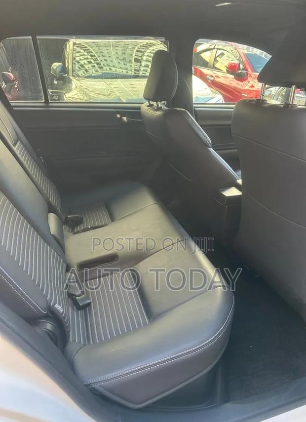 Toyota Corolla Fielder 1.5 Hybrid FWD 2018 White